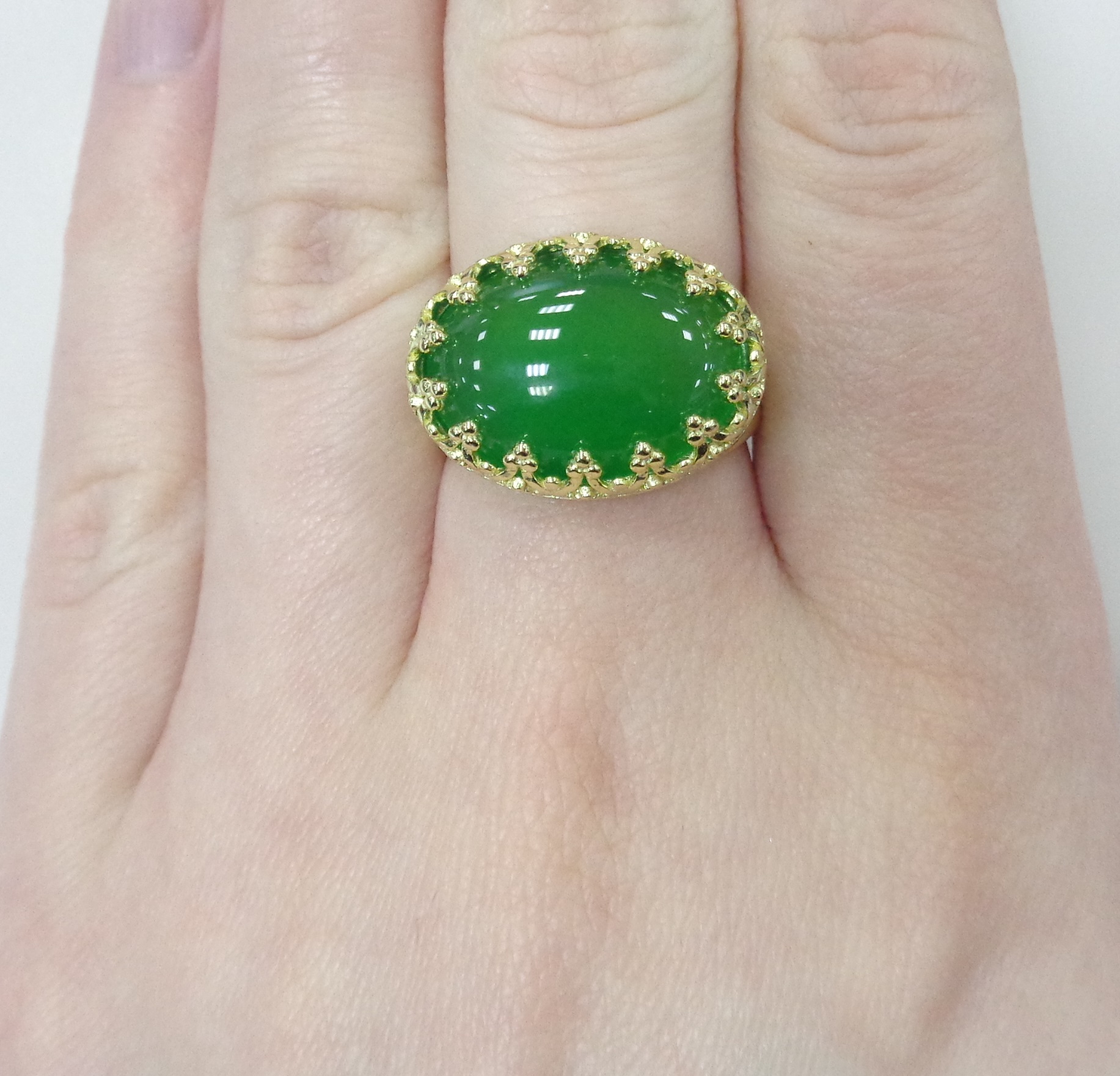 Серебряное кольцо с зеленым халцедоном